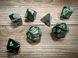 Chessex Polyhedral 7 Die Würfel-Set Gemini  Schwarz-Grau/Grün
