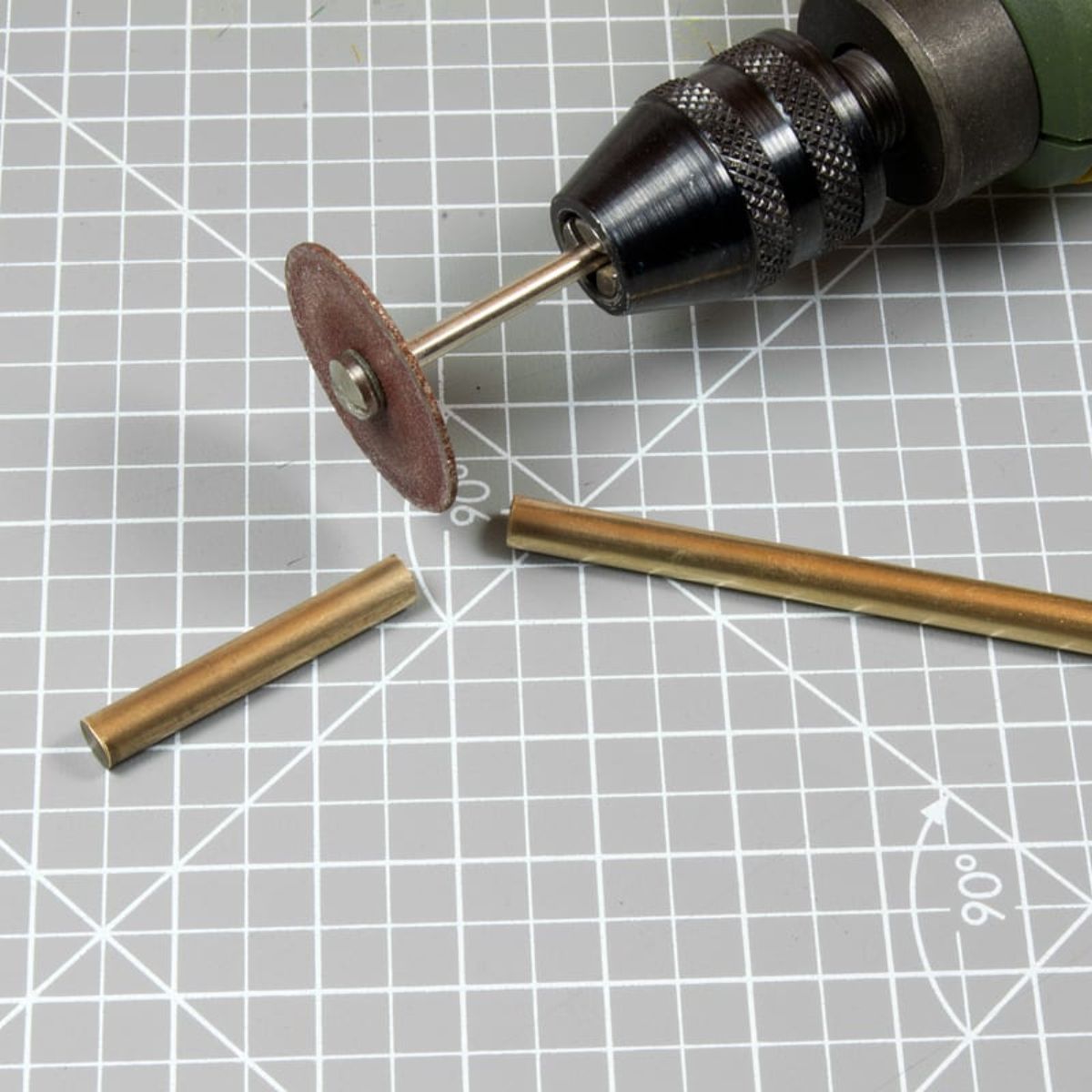 AK Interactive Dioramas BRASS PIPES 2,4mm, 2 units